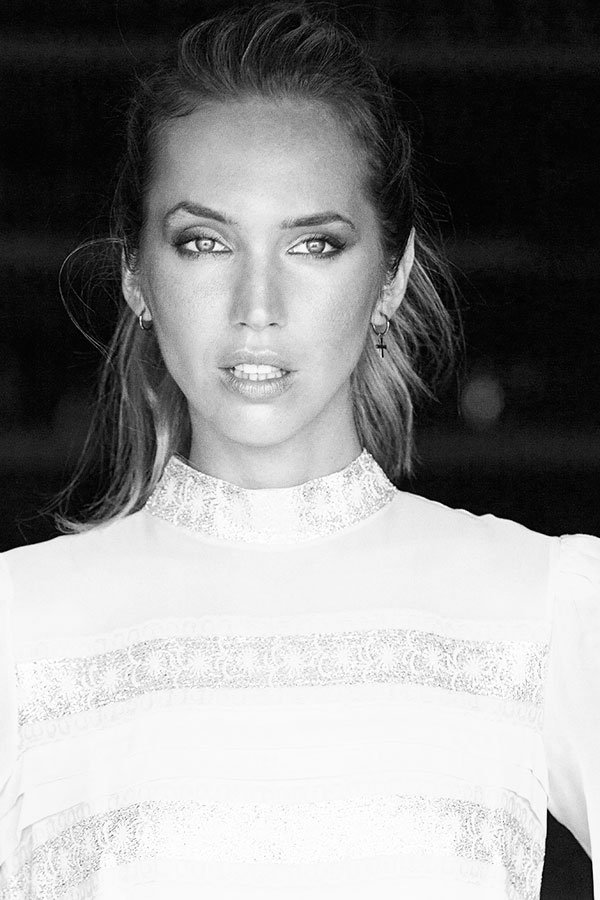 KARINA BUDECK – Mangata